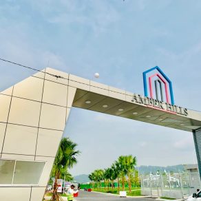 Amber Hills I - Grand Entrance